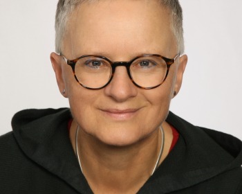 Dr. Andrea Becher